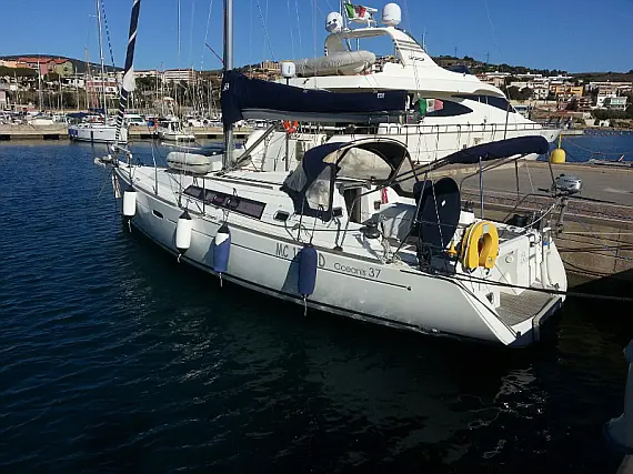 Oceanis 37