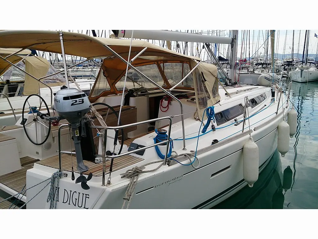 Dufour 405 RM - External image