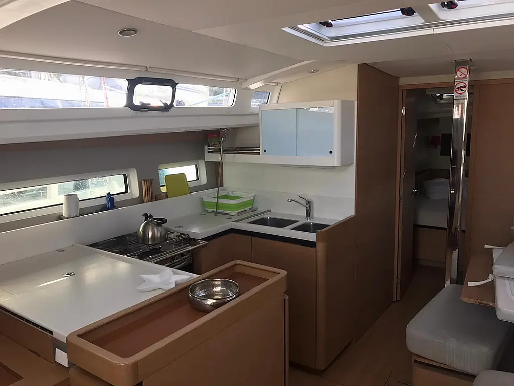 Sun Odyssey 440/3cab. - Interior image