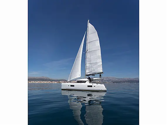 Lagoon 42