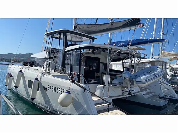 Lagoon 42