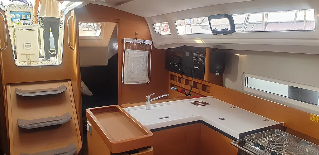 Sun Odyssey 410 Performance - New sail - 