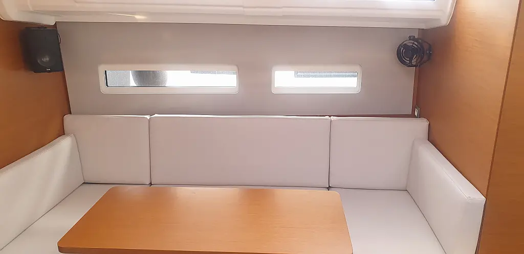 Sun Odyssey 410 Performance - New sail - 