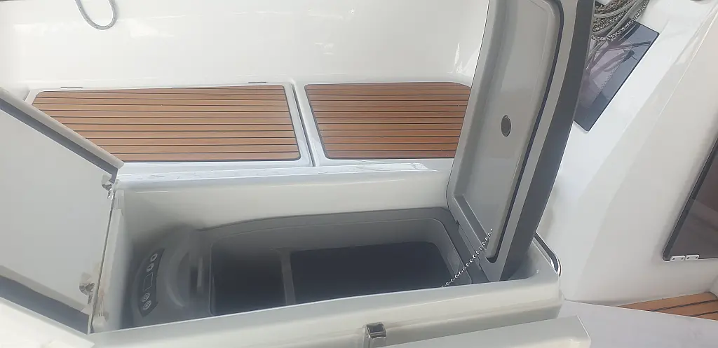 Sun Odyssey 410 Performance - New sail - 