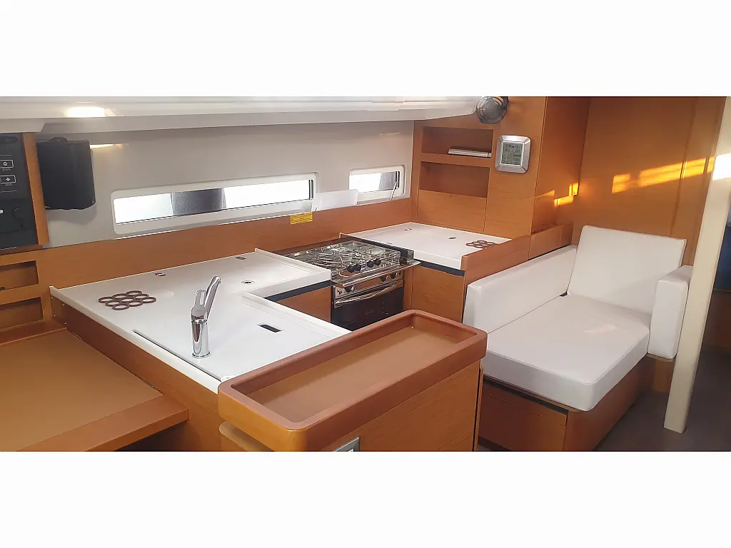 Sun Odyssey 410 Performance - New sail - Interior image