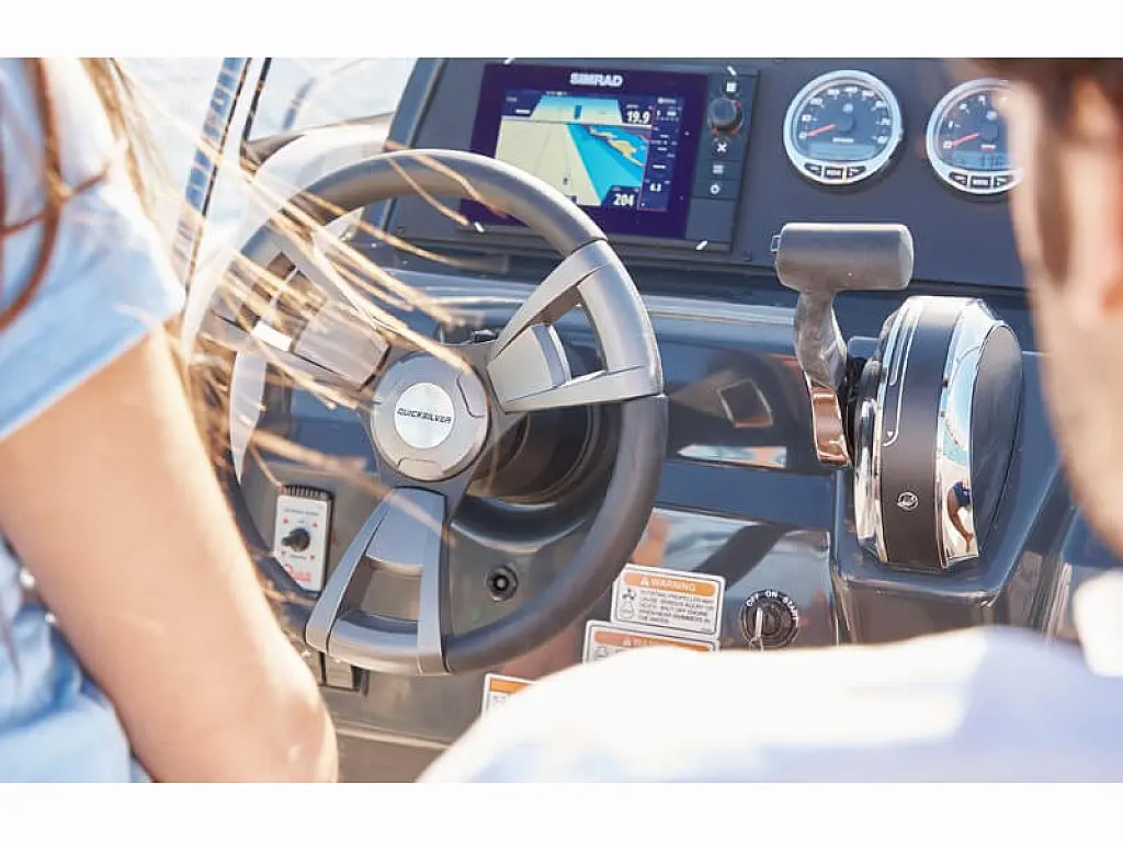 Quicksilver 605 Activ Open - Interior image