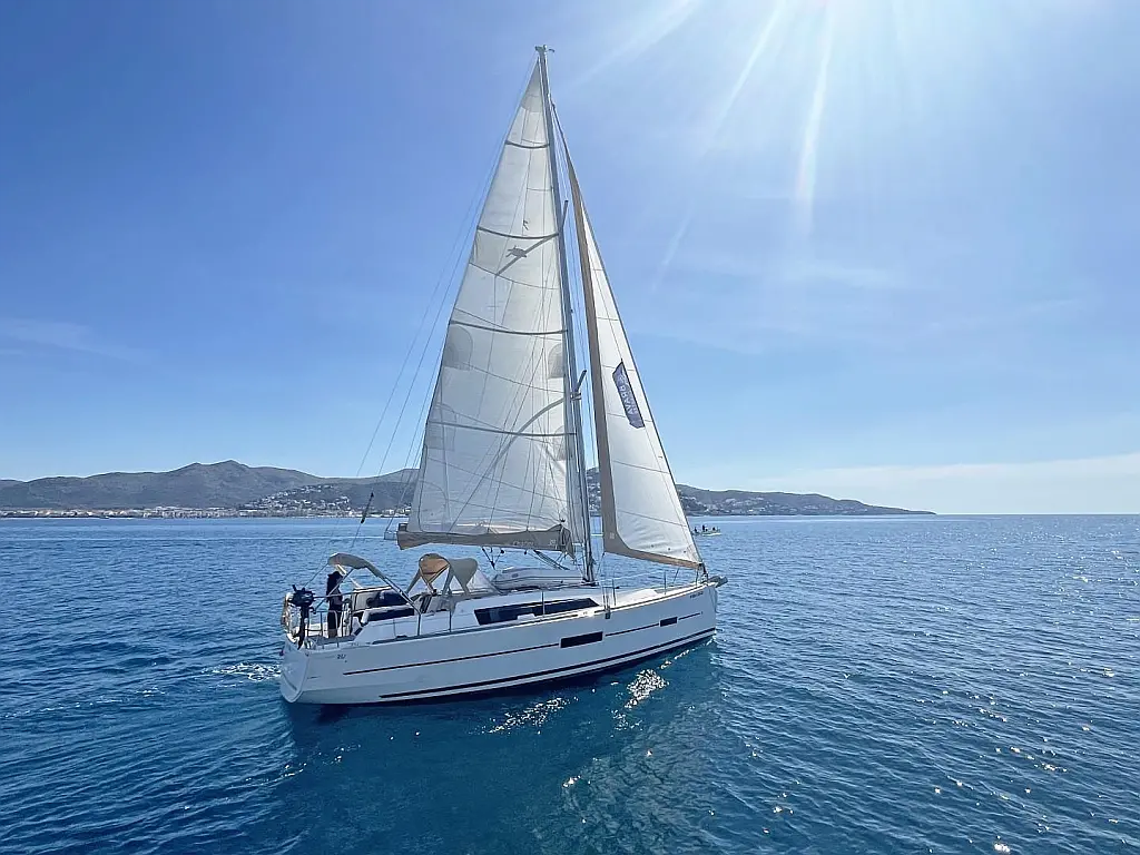 Dufour 382 GL - 3+1 CABINAS / 2 BAÑOS / 10 PAX - External image
